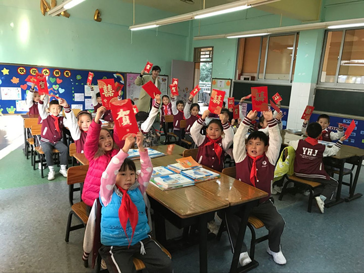 弘揚(yáng)傳統(tǒng)文化 孕養(yǎng)民族精神 ——深圳市龍華中英文實(shí)驗學(xué)校開學(xué)第一課別開生面 
