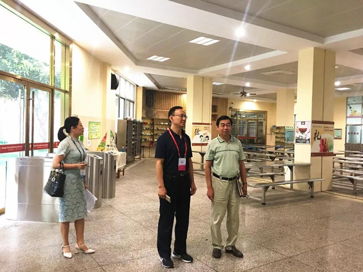 責任督學來校督導，美好教育再添助力——龍華區(qū)中小學第六責任區(qū)督學一行5人來我校進行督導檢查