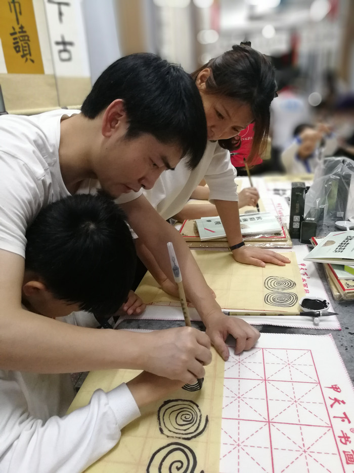 親子同練，家校共建，龍華中英文“家長(zhǎng)社團(tuán)”有聲有色