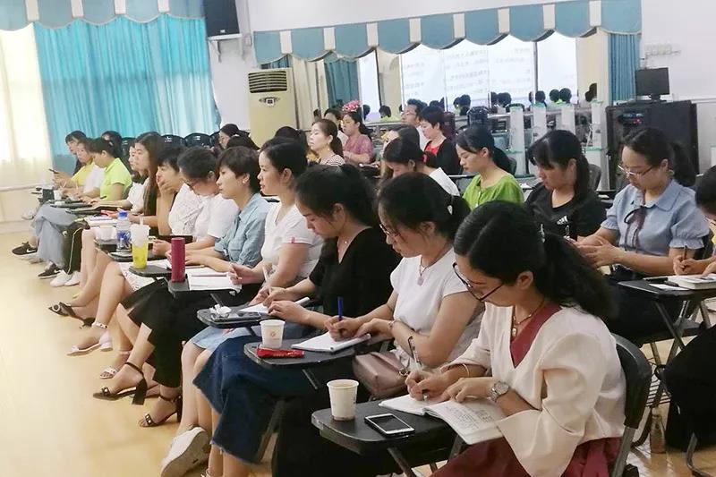 聚焦課程建設，提高品質發展