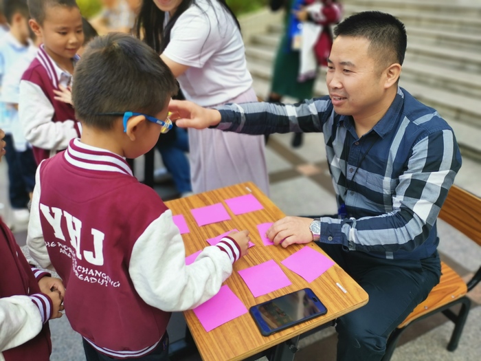 拓展數(shù)學(xué)思維，提升學(xué)科素養(yǎng) ——小學(xué)部開展數(shù)學(xué)學(xué)科周系列活動