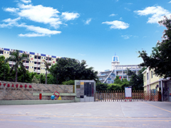 深圳市龍華中英文實驗學校獲“深圳市優質民辦學校年度獎”，并獲《南方都市報》專版報道